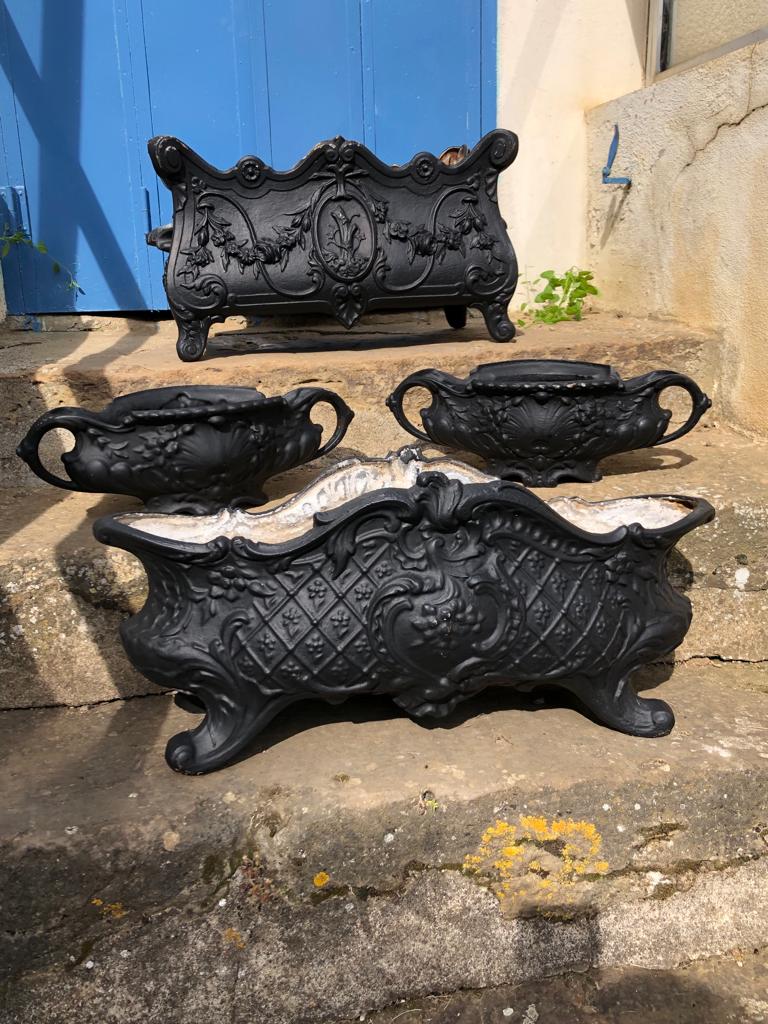 Prachtige set van 2 gietijzeren Franse jardinieres met oren zwart - Brocante bij Ingie