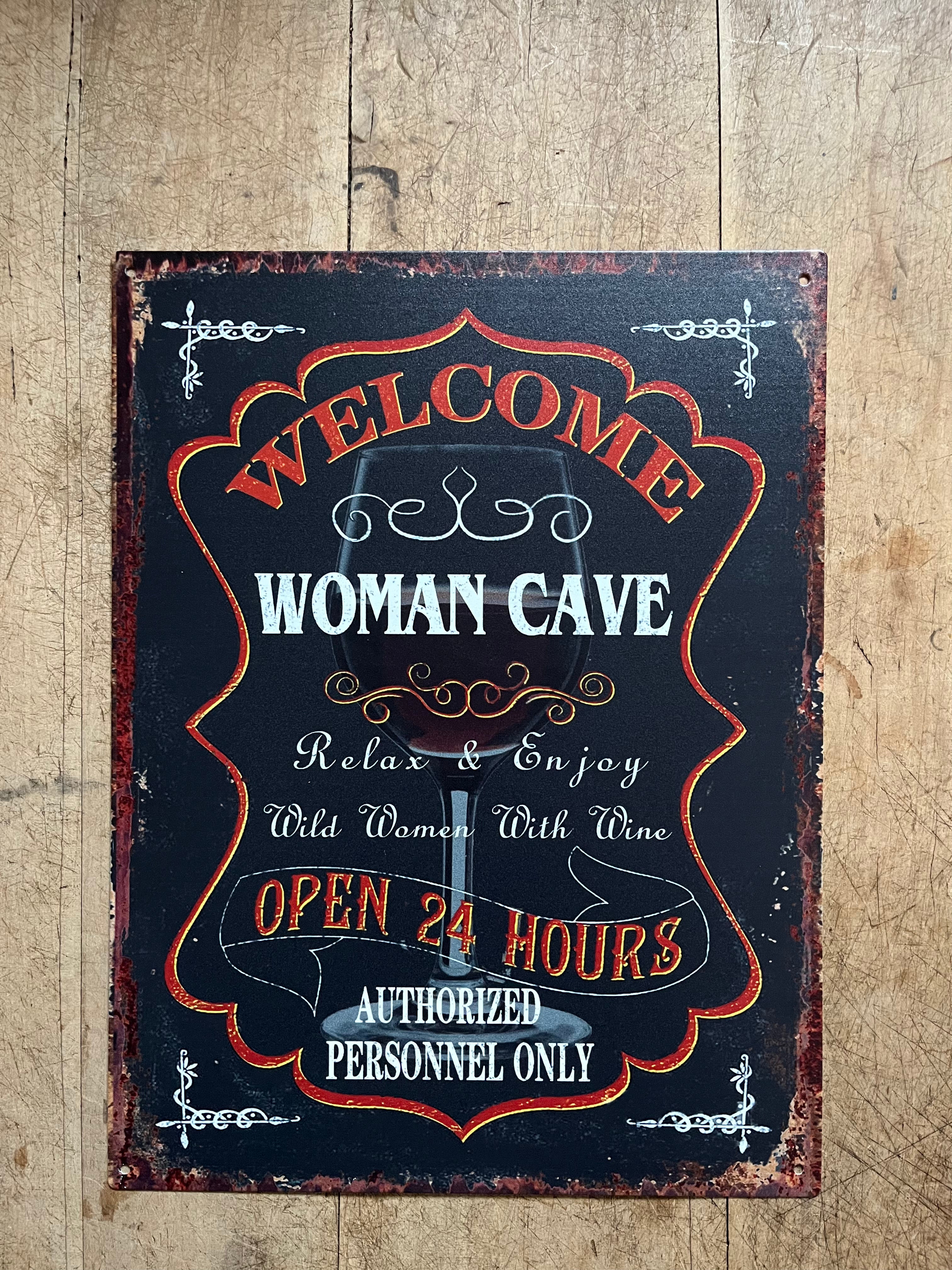 tekstbord metaal humor; WOMAN CAVE - Brocante bij Ingie