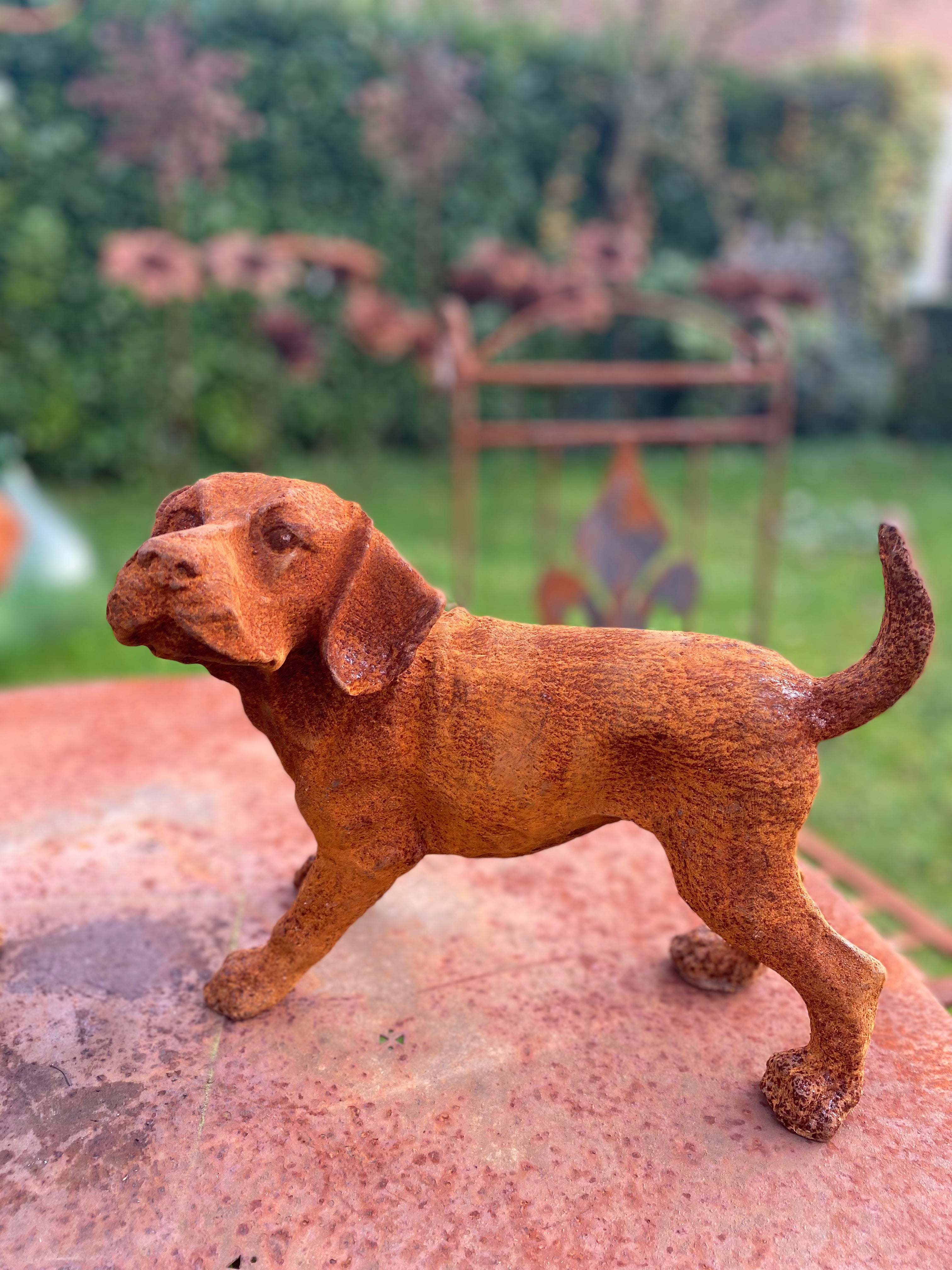 hond van gietijzer staartje omhoog - Brocante bij Ingie