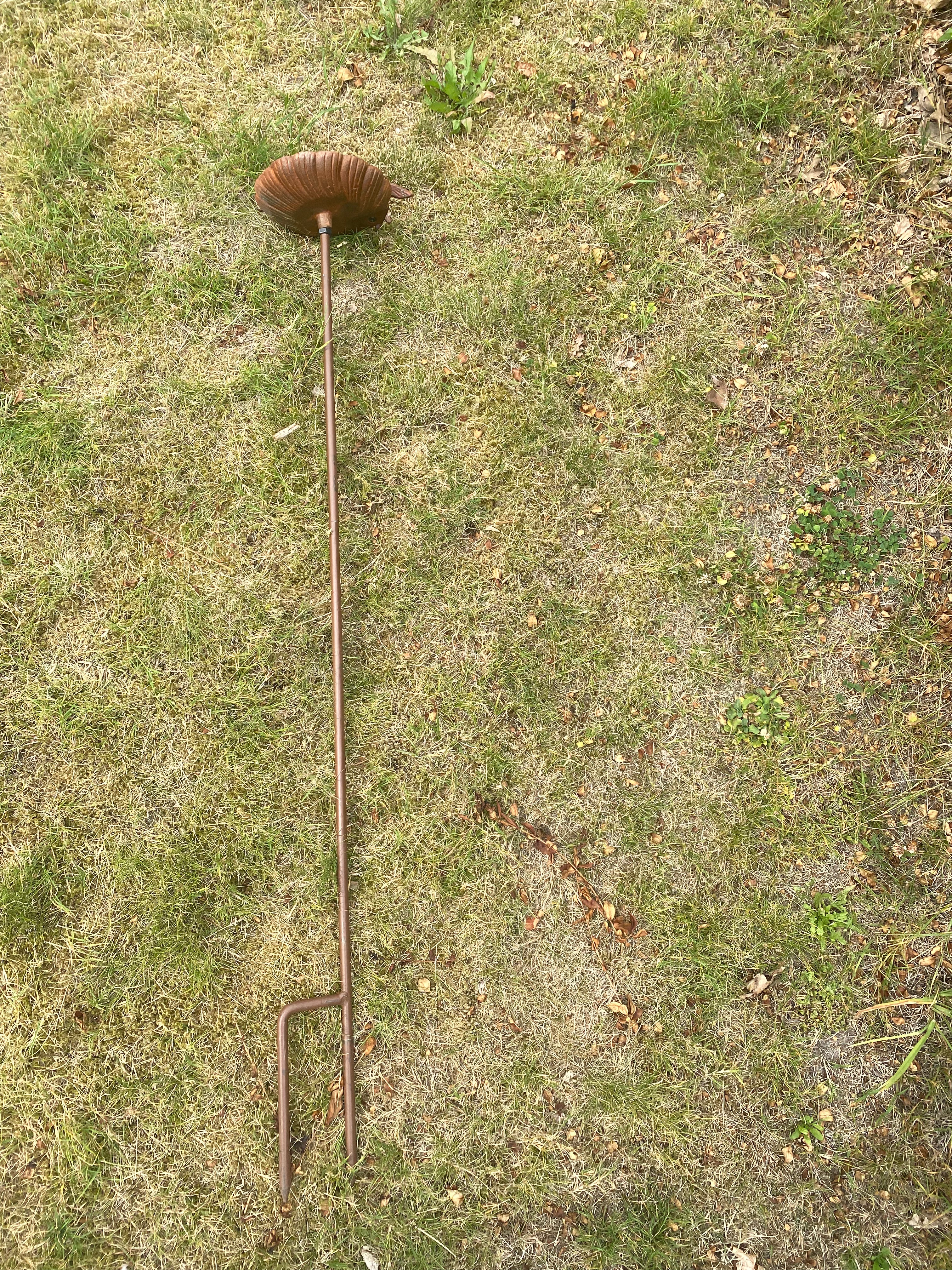 Vogel drinkbakje met vogeltje als tuinsteker - Brocante bij Ingie