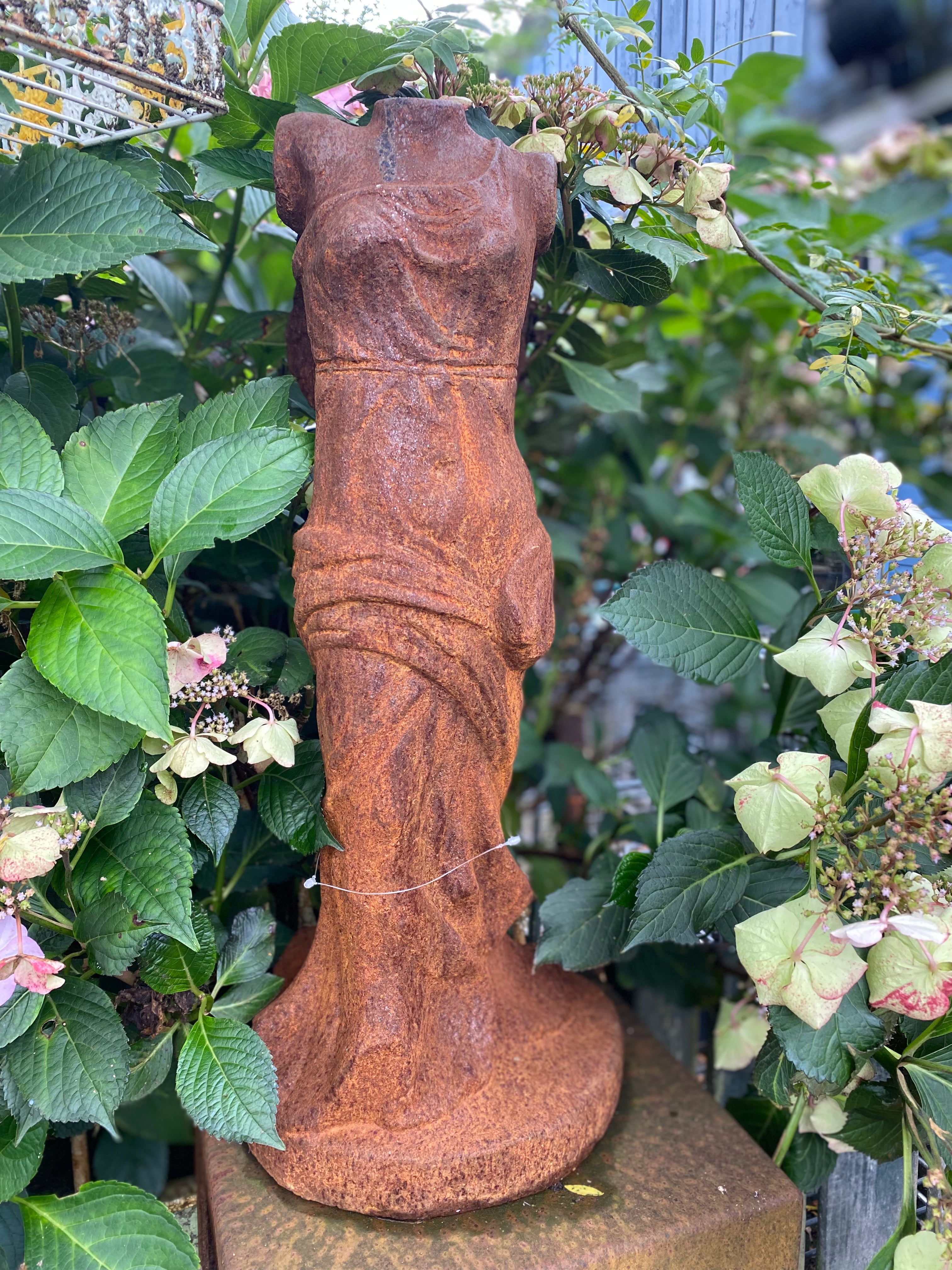 Gietijzeren beeld "Nikè" - Brocante bij Ingie