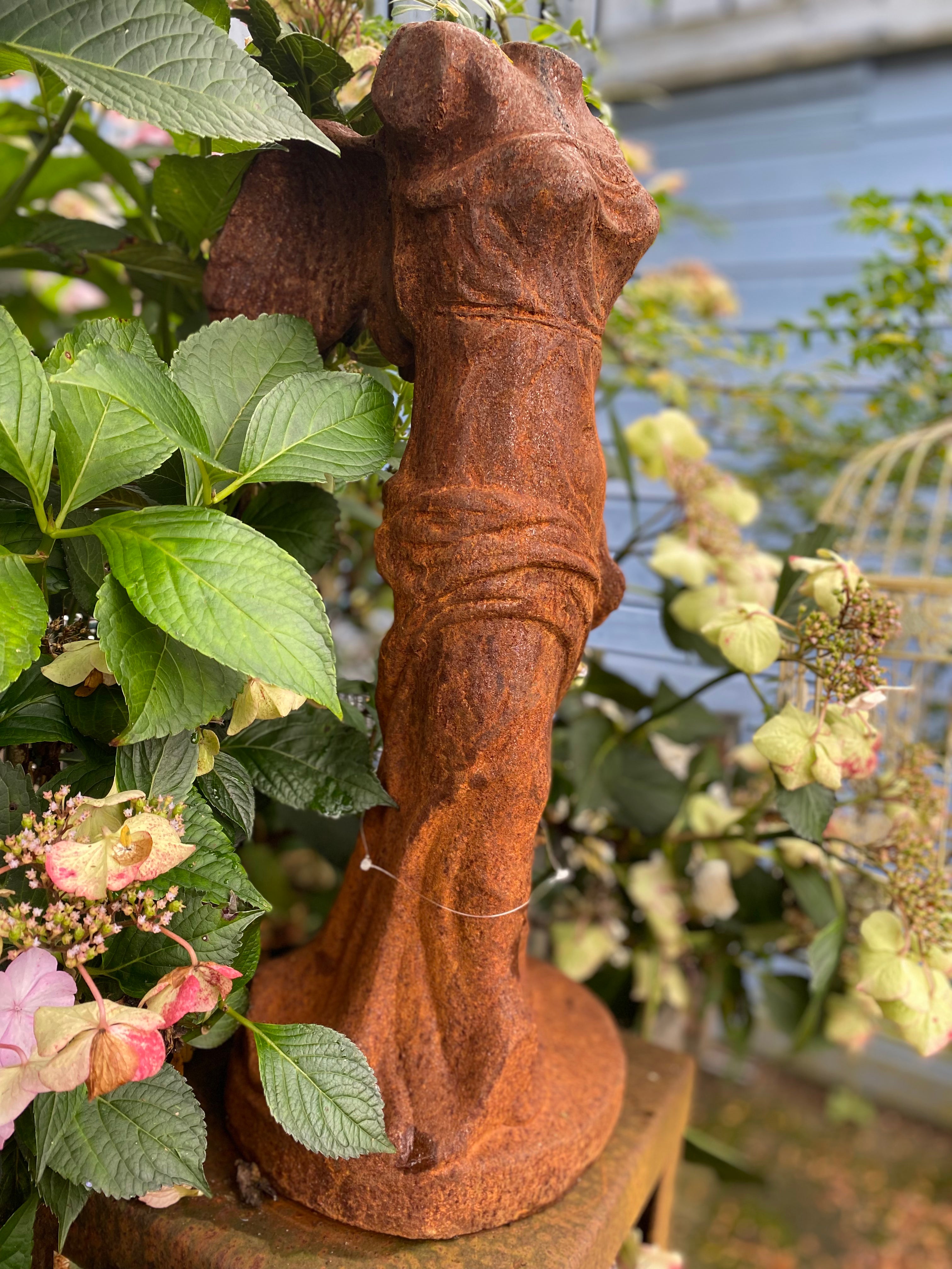 Gietijzeren beeld "Nikè" - Brocante bij Ingie