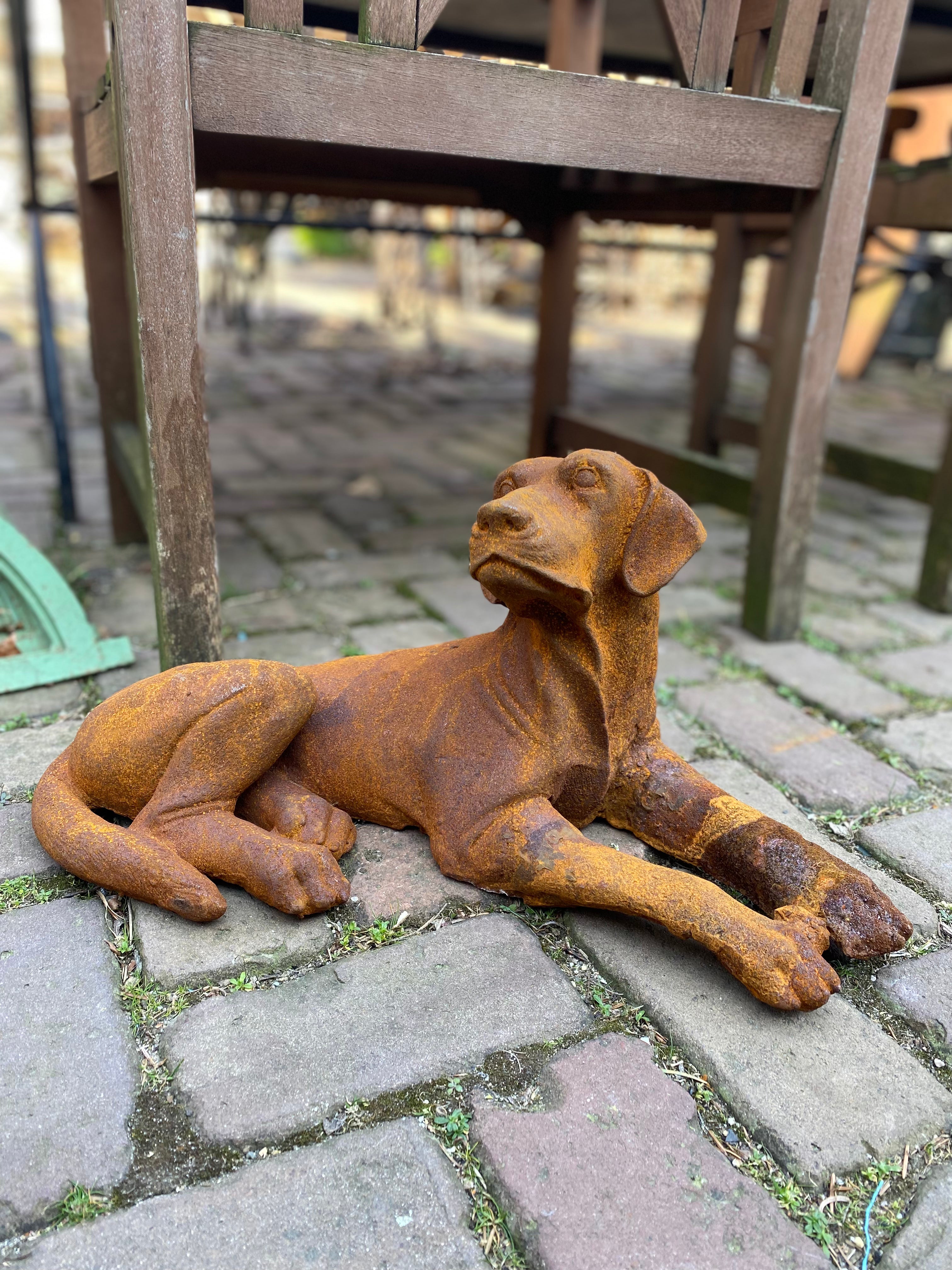 Brave liggende hond van Gietijzer - Brocante bij Ingie