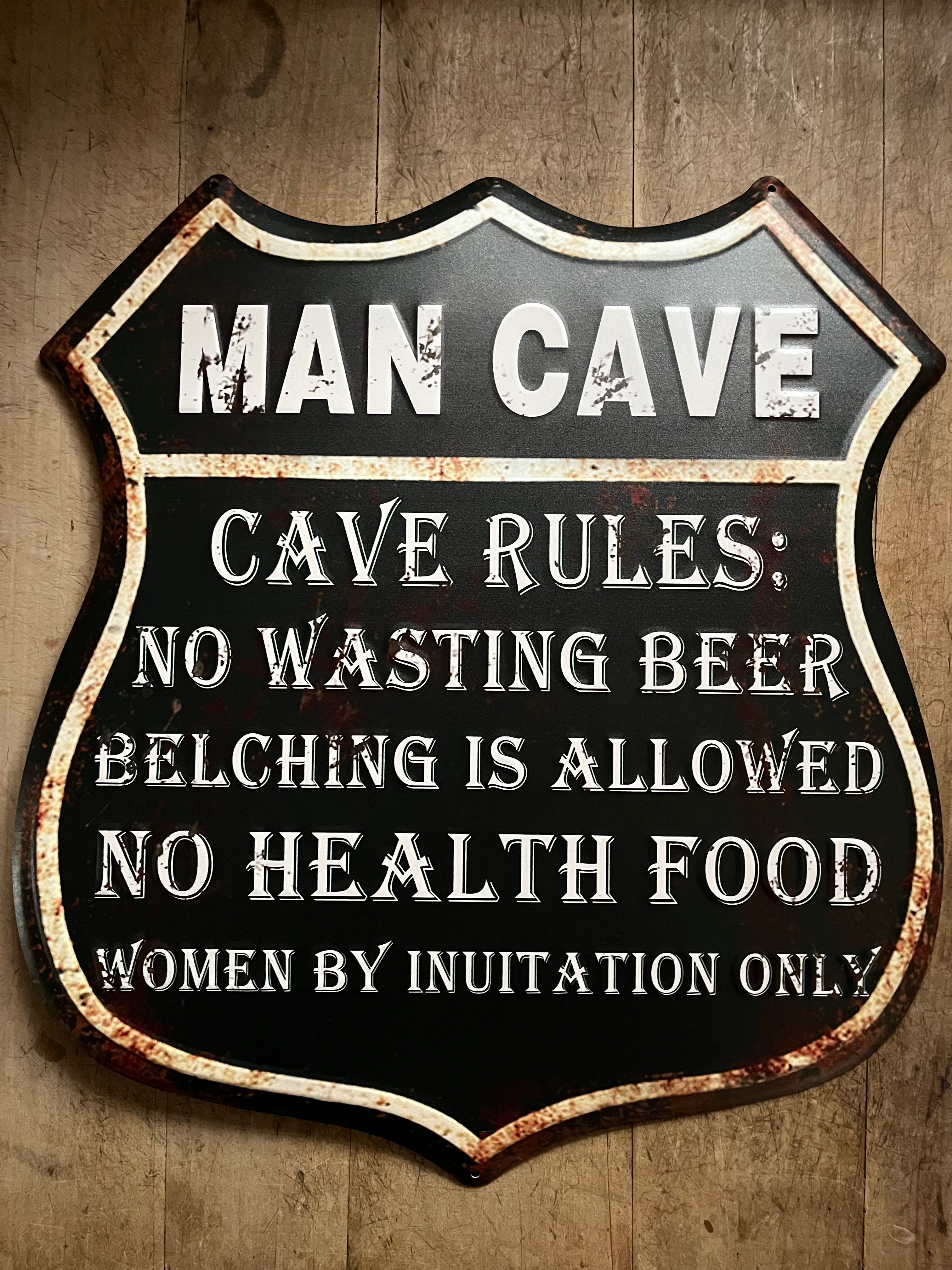 tekstbord schildvorm metaal humor; MAN CAVE RULES - Brocante bij Ingie