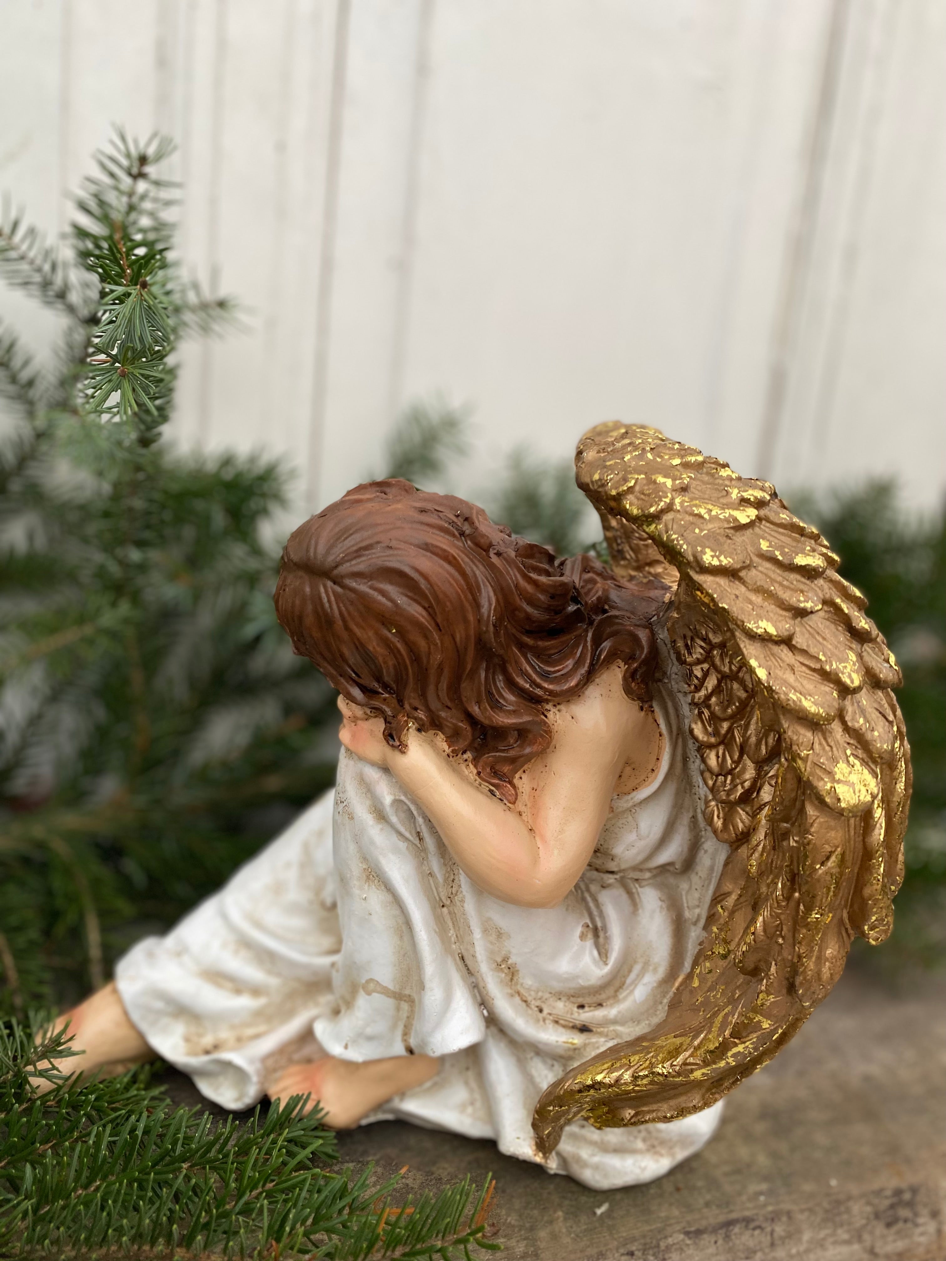 Prachtige kleine engel met gouden vleugels van polystone - Brocante bij Ingie