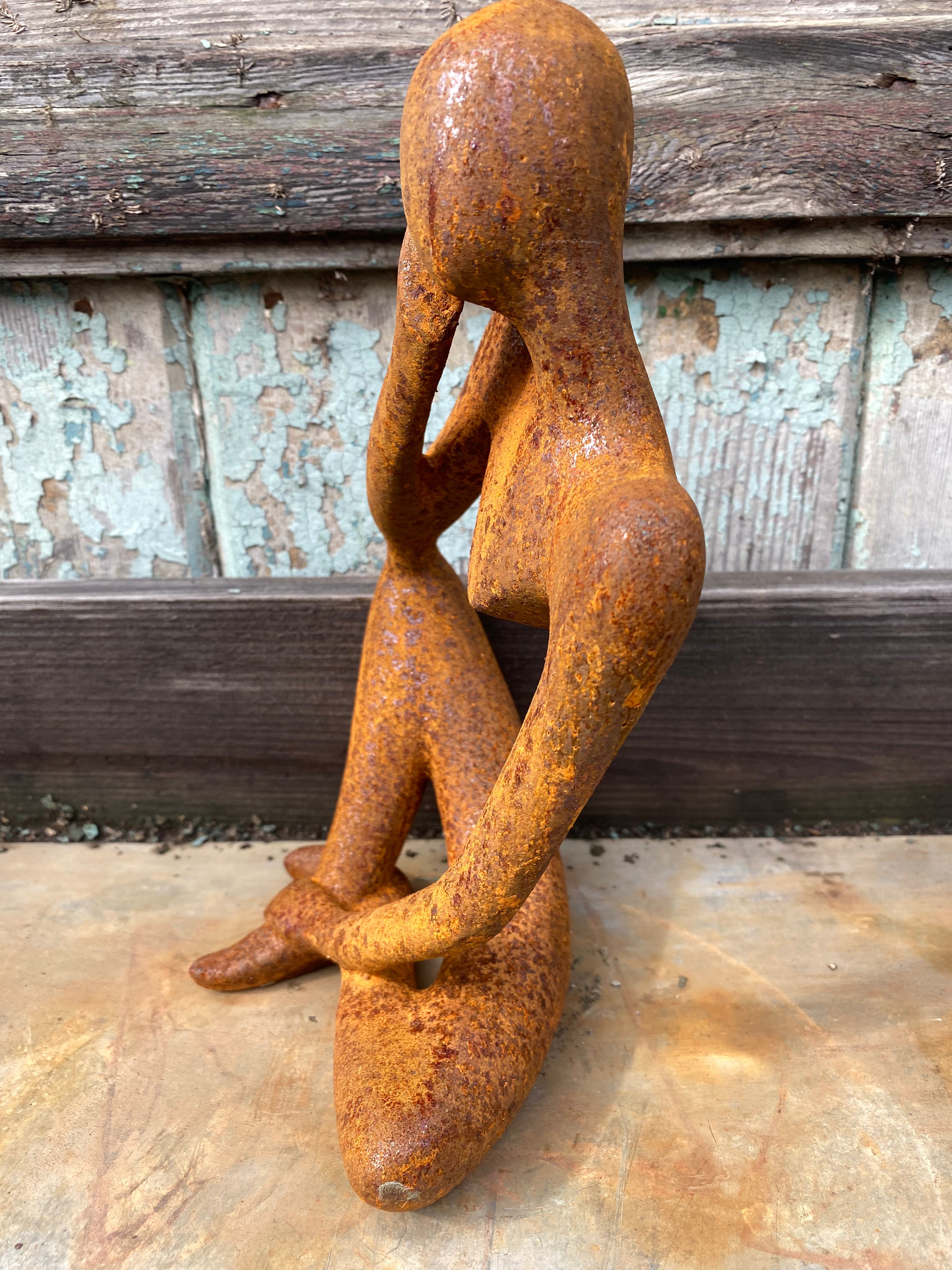 Prachtig abstract beeldje van gietijzer "hand op voet" - Brocante bij Ingie