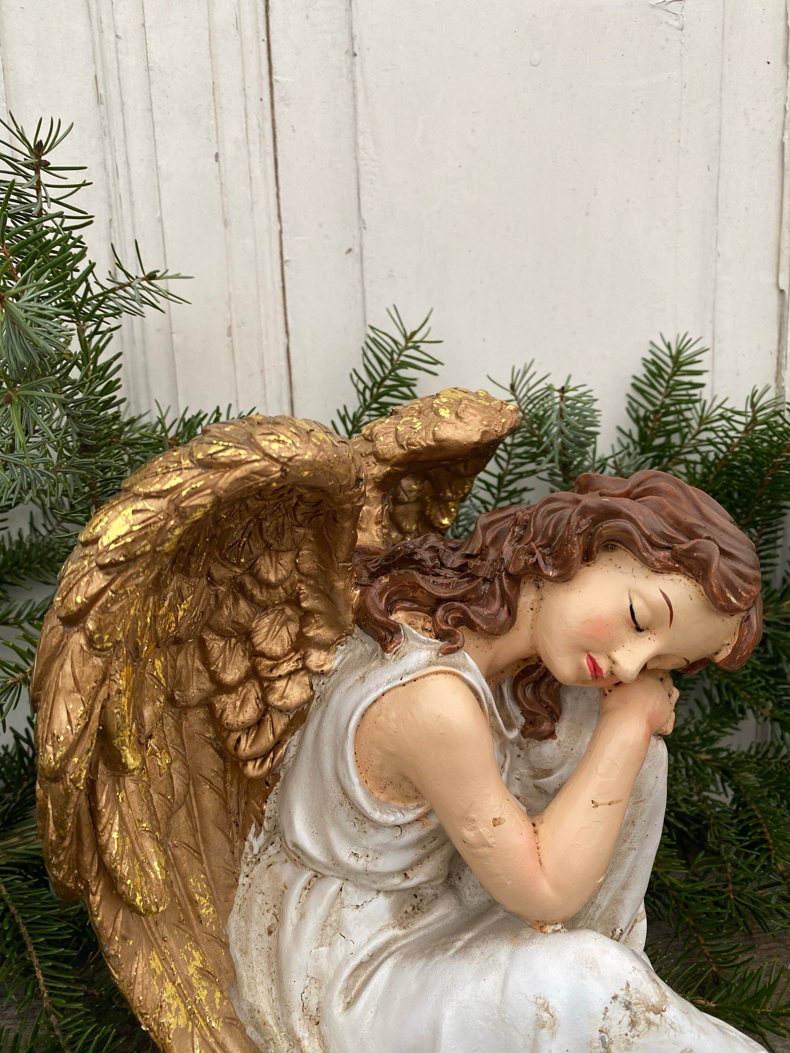 Prachtige kleine engel met gouden vleugels van polystone - Brocante bij Ingie
