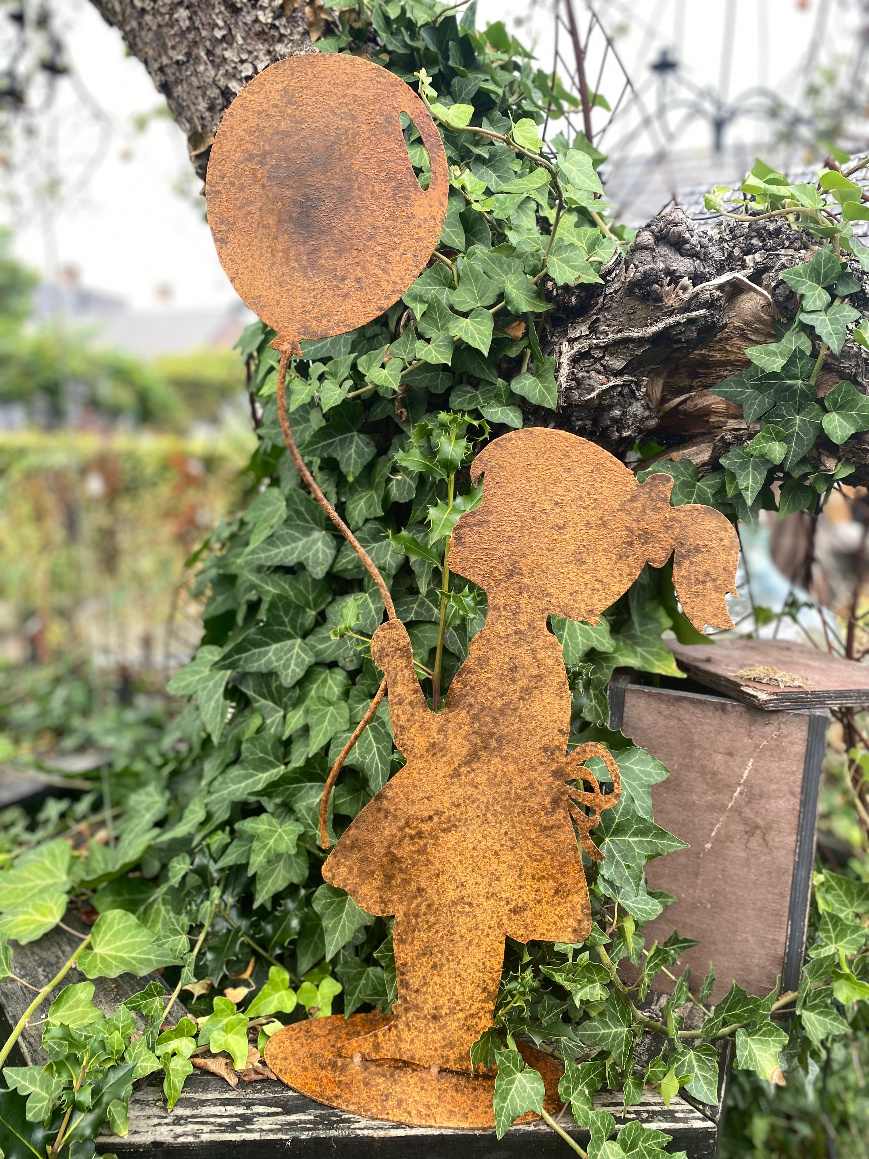 Ijzeren meisje met ballon - Brocante bij Ingie