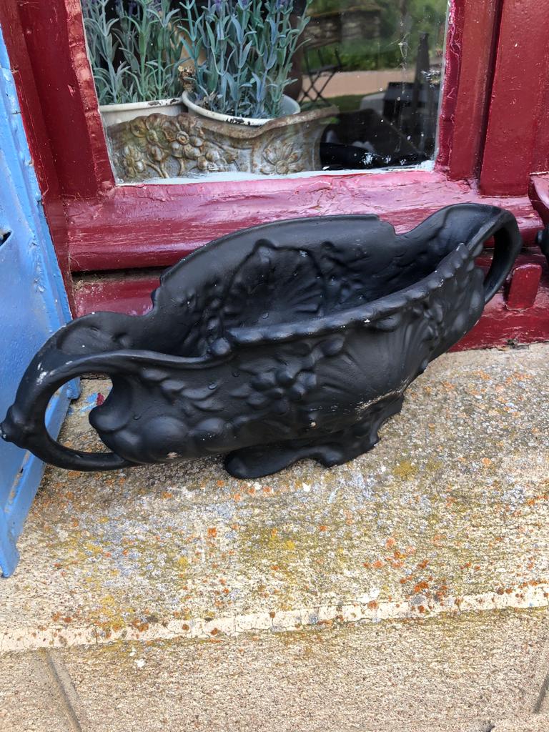 Prachtige set van 2 gietijzeren Franse jardinieres met oren zwart - Brocante bij Ingie