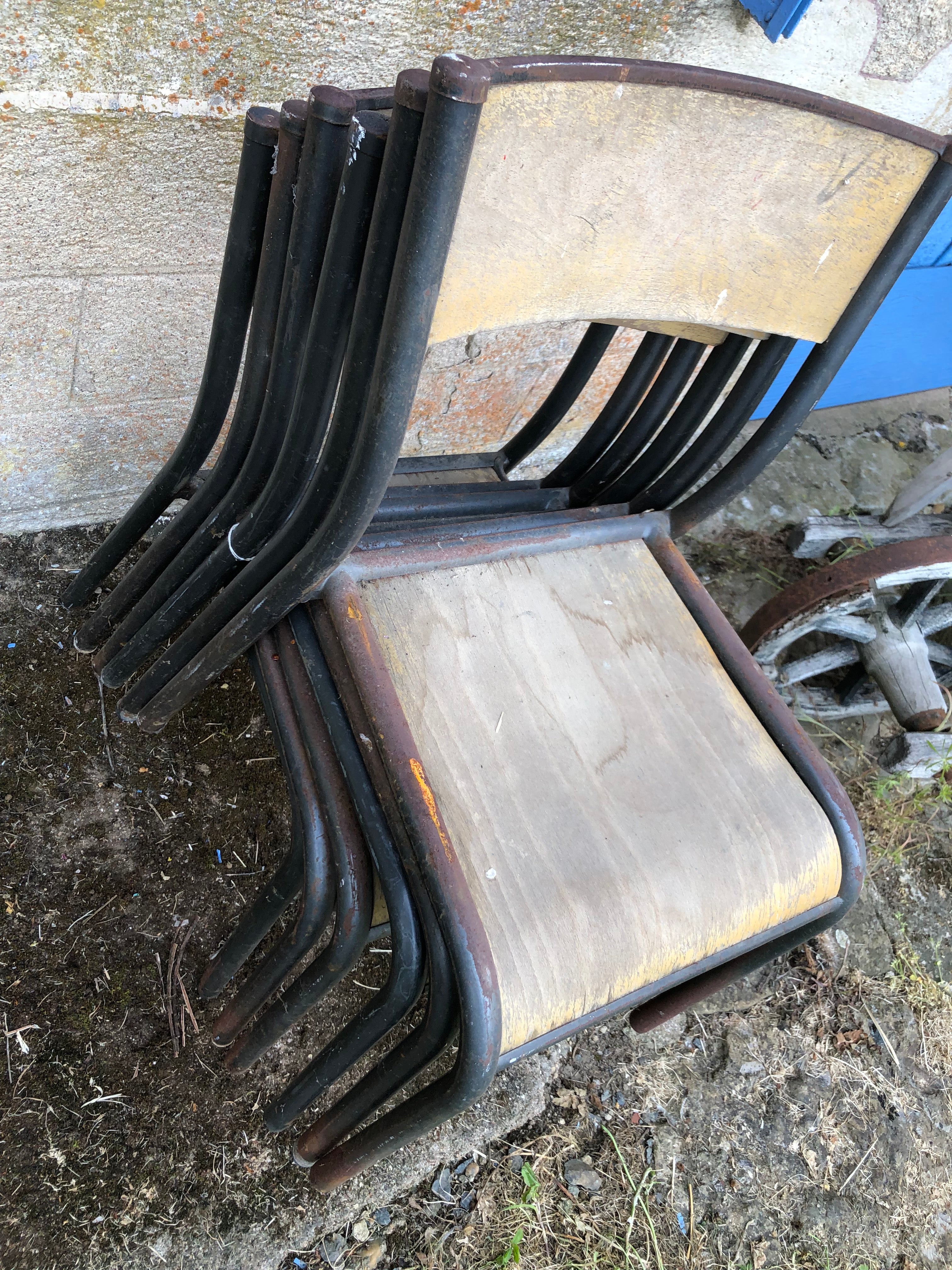 originele gave schoolstoelen uit Frankrijk - Brocante bij Ingie